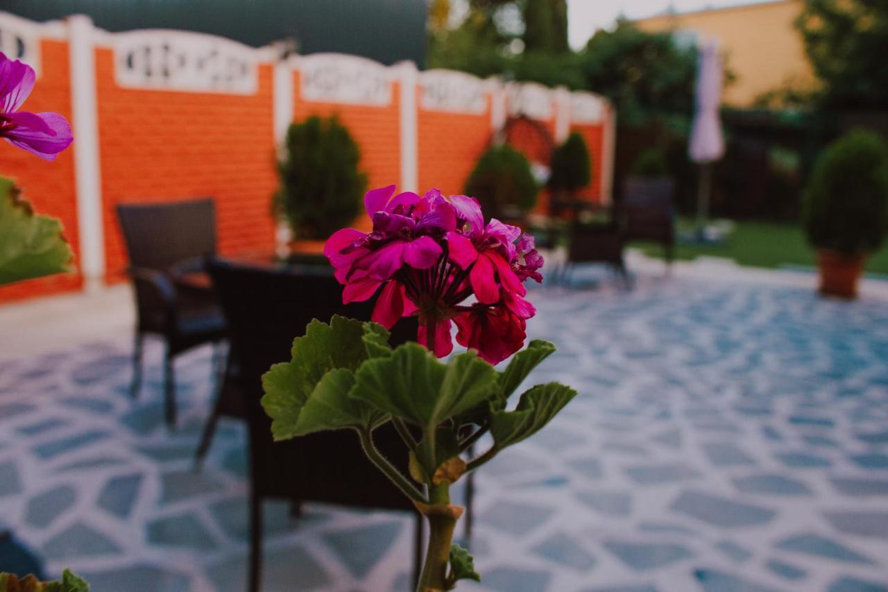 Hotel Lux Tbilisi Luaran gambar