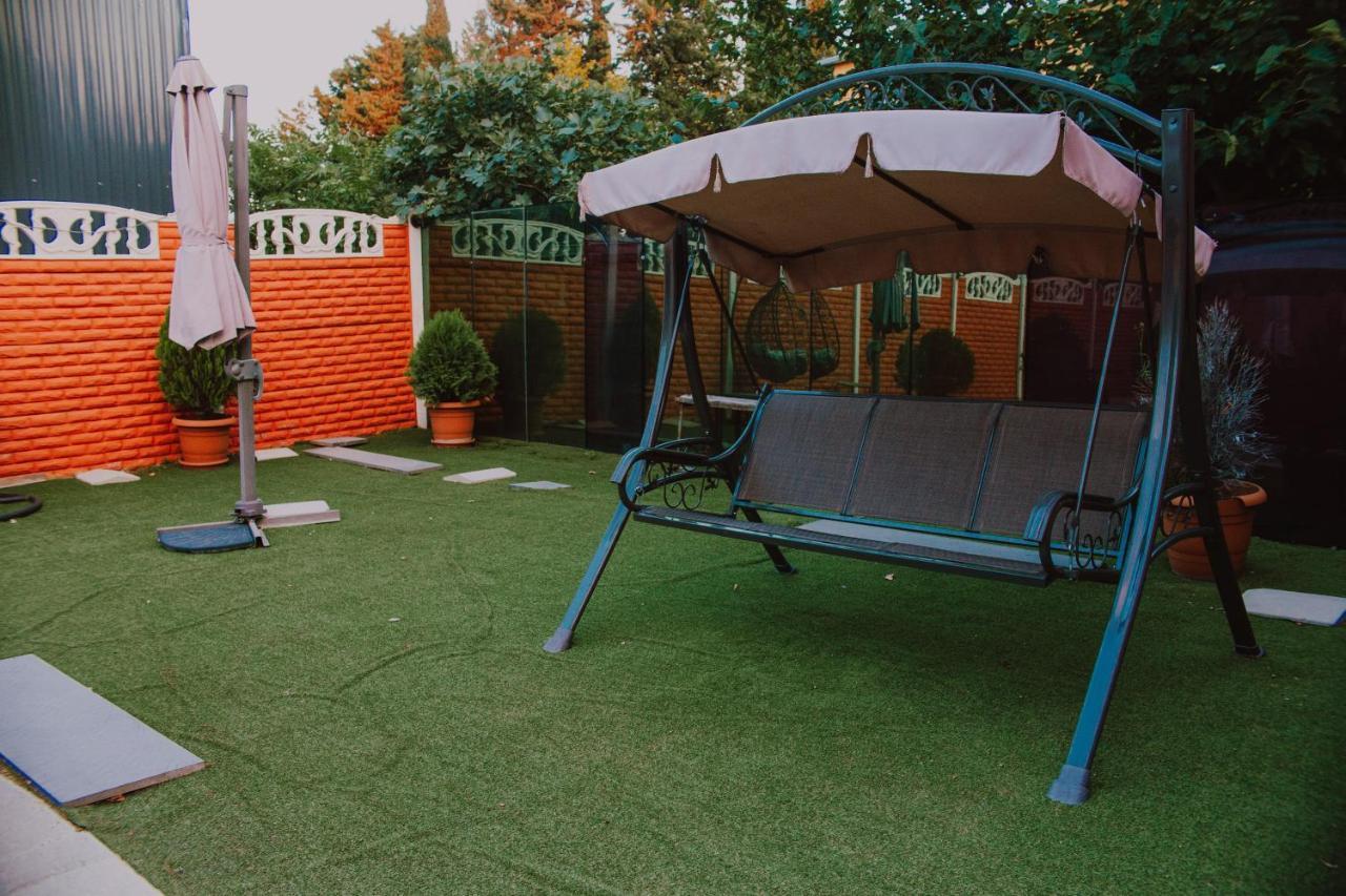 Hotel Lux Tbilisi Luaran gambar